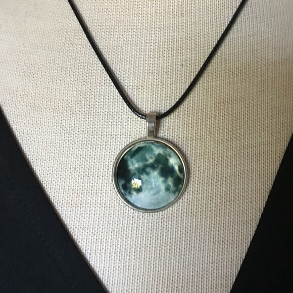 Abstract glass front dark green splatter pendant necklace - Picture 11 of 11